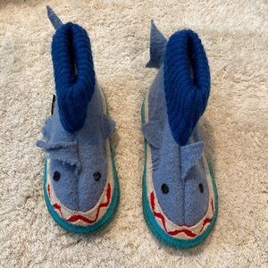 Pottery Barn Shark 🦈 Like new boys slippers